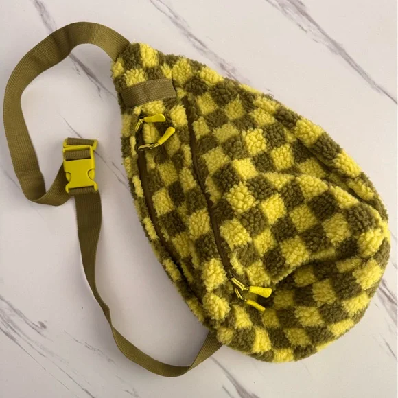 No Boundaries Green Checkered Sling Bag - Picture 2 of 8